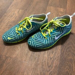 Nike training chevron